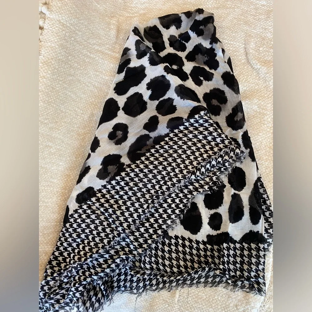 Express black and white spot large and small wrap